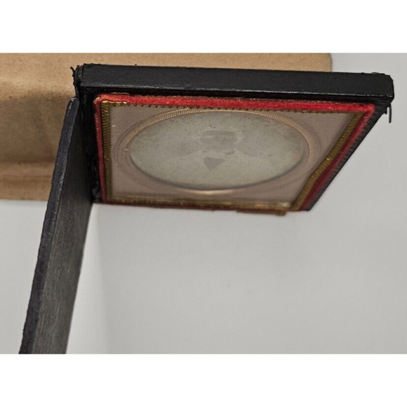 1/6th Plate Daguerreotype Of A Man In Half A Union Case With Cover - Picture 7 of 11